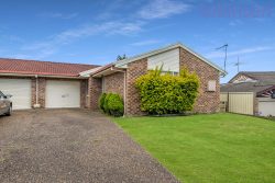 2-2A Eda Pl, Elermore Vale NSW 2287, Australia