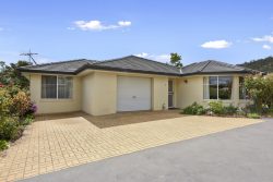 Unit 4/13 Talune St, Lindisfarne TAS 7015, Australia