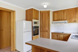 Unit 4/13 Talune St, Lindisfarne TAS 7015, Australia