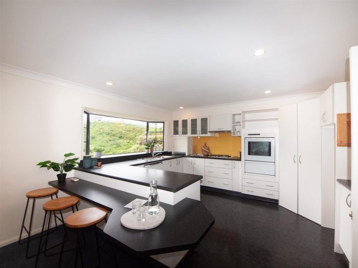 28 Amesbury Drive, Churton Park, Wellington, 6037, New Zealand