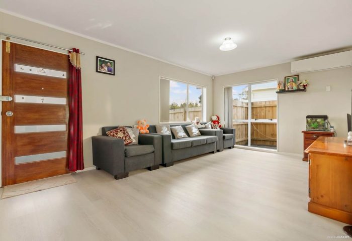 1/6 Trimdon Street, Randwick Park, Manukau City, Auckland, 2105, New Zealand