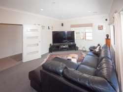 43 Erlestoke Crescent, Churton Park, Wellington, 6037, New Zealand