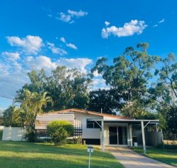 8 Fraser Ct, Dysart QLD 4745, Australia