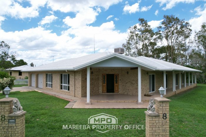 8 Riverview Terrace, Mareeba QLD 4880, Australia