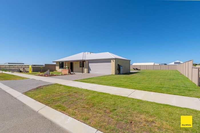 22 Hamelin Ave, Lancelin WA 6044, Australia