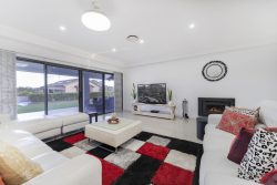 17 Medinah Ave, Luddenham NSW 2745, Australia