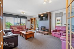 3 Timbertop Dr, Blackmans Bay TAS 7052, Australia