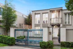 11 Winifred Cres, Toorak VIC 3142, Australia