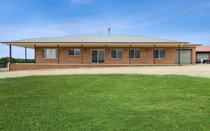 182 Elm Grove Rd, Tirrannaville NSW 2580, Australia