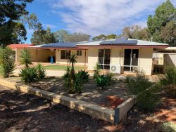 14 Irrapatana Rd, Roxby Downs SA 5725, Australia