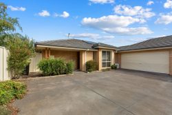 Unit 2/3 Bellview Ct, Mansfield VIC 3722, Australia