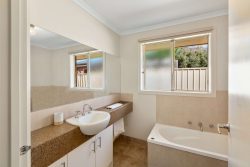 Unit 2/3 Bellview Ct, Mansfield VIC 3722, Australia