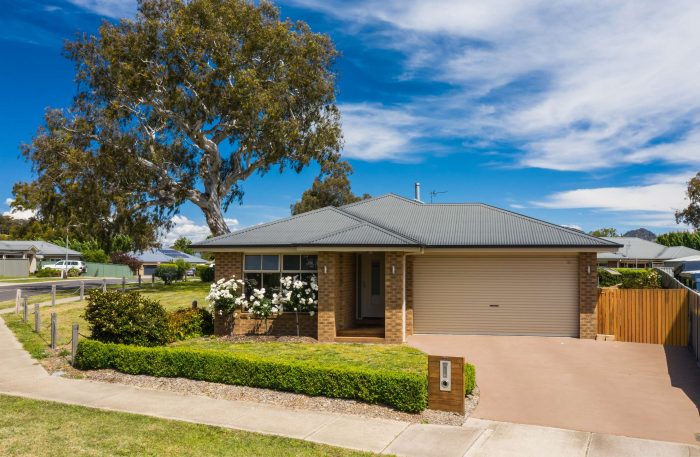 70 Cambridge Dr, Mansfield VIC 3722, Australia