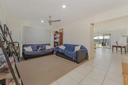 93 Whitehaven Dr, Blacks Beach QLD 4740, Australia