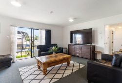 2/31 Solveig Place, Randwick Park, Manukau City, Auckland, 2105, New Zealand