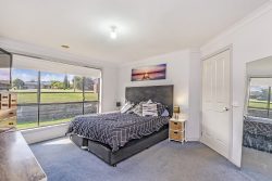 6 Mugavin Dr, Dennington VIC 3280, Australia