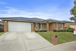 32 Dennington Rise, Dennington VIC 3280, Australia