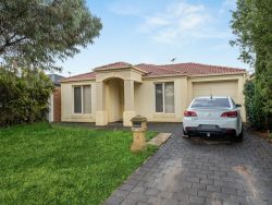 8 Almond Cct, Munno Para West SA 5115, Australia