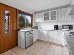 46 Asquith Ave, Windermere Park NSW 2264, Australia