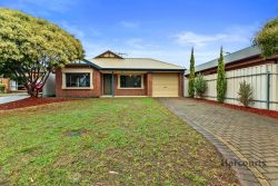 13 Chamberlain Dr, Christie Downs SA 5164, Australia