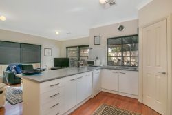 2/180 Murray St, Tanunda SA 5352, Australia