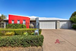 8 Lunar Ave, Australind WA 6233, Australia