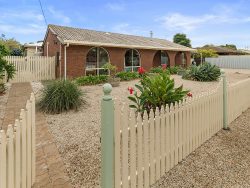 17 Ryan Ave, Aldinga Beach SA 5173, Australia