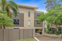 2/550 Sandgate Rd, Clayfield QLD 4011, Australia