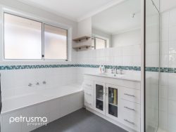 106 Branscombe Rd, Claremont TAS 7011, Australia