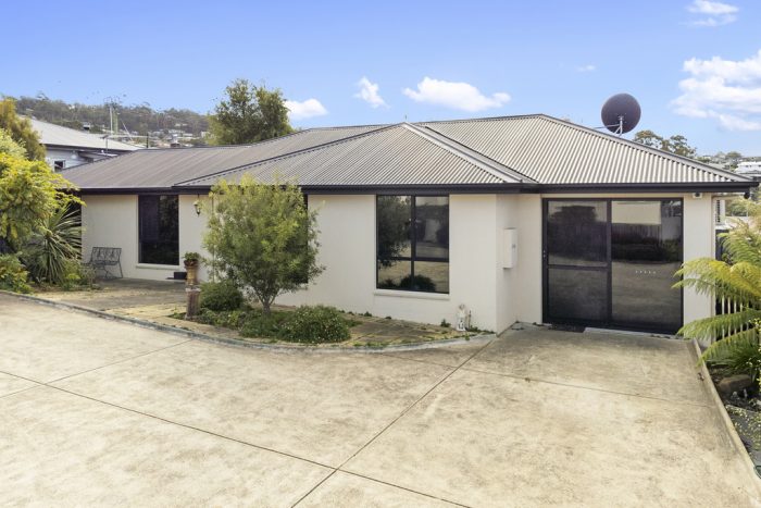 Unit 1/26 Pearsall Ave, Blackmans Bay TAS 7052, Australia