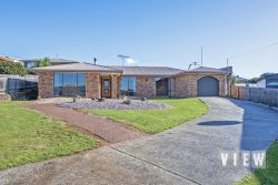 9 Gilmour Cres, Somerset TAS 7322, Australia