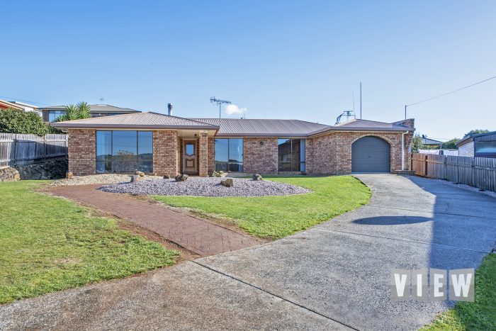 9 Gilmour Cres, Somerset TAS 7322, Australia