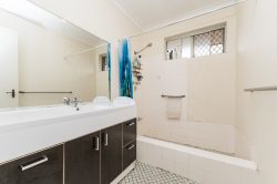 5B Ripplewood Ave, Thornlie WA 6108, Australia