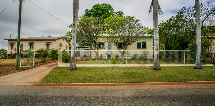 3 Charles St, Soldiers Hill QLD 4825, Australia