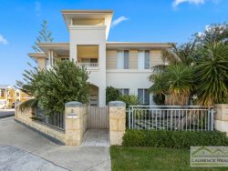 2 Alexandria View, Mindarie WA 6030, Australia