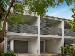 2/50 Railway Terrace, Corinda QLD 4075, Australia