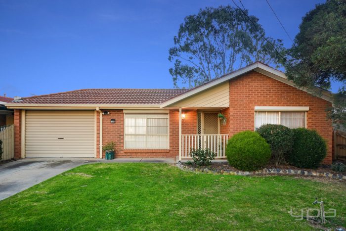 135 Bellbridge Dr, Hoppers Crossing VIC 3029, Australia