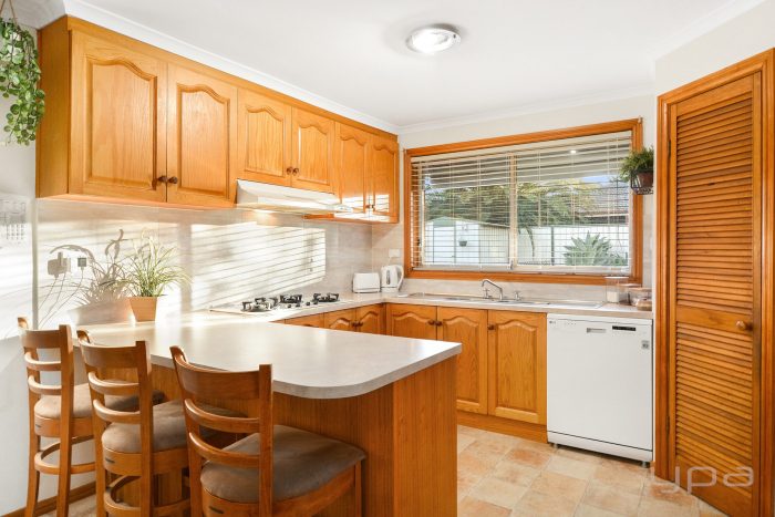 135 Bellbridge Dr, Hoppers Crossing VIC 3029, Australia