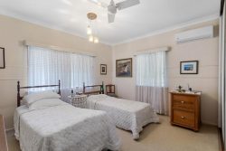 32 Collins St, Woody Point QLD 4019, Australia