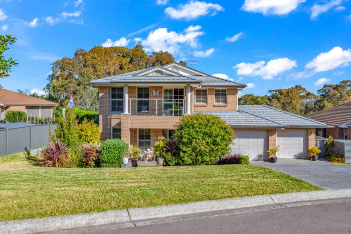 11 Grasmere Way, Warners Bay NSW 2282, Australia
