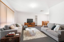 10 Privett Pl, Lavington NSW 2641, Australia