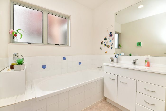 15 The Grove, Red Beach, Rodney, Auckland, 0932, New Zealand