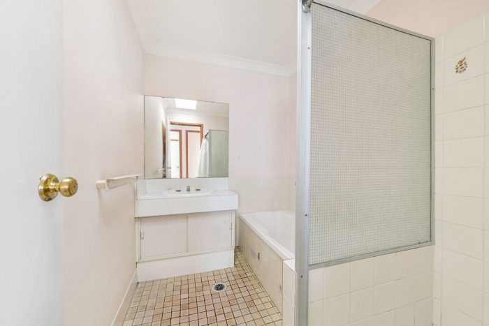9/166 Albany St, Point Frederick NSW 2250, Australia