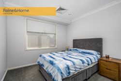 5 Clune Cl, Casula NSW 2170, Australia