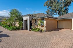 2/7 Ellam St, St James WA 6102, Australia