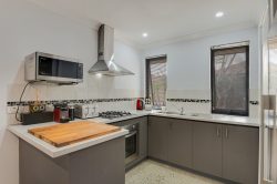 2/7 Ellam St, St James WA 6102, Australia