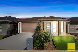 43 Hodgson Ave, Tarneit VIC 3029, Australia