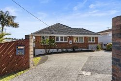 1/74 Pupuke Road, Hillcrest, North Shore City, Auckland, 0627, New Zealand