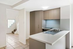 4/105 Pohlman St, Southport QLD 4215, Australia