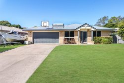 17 Satinash Pl, Mudjimba QLD 4564, Australia